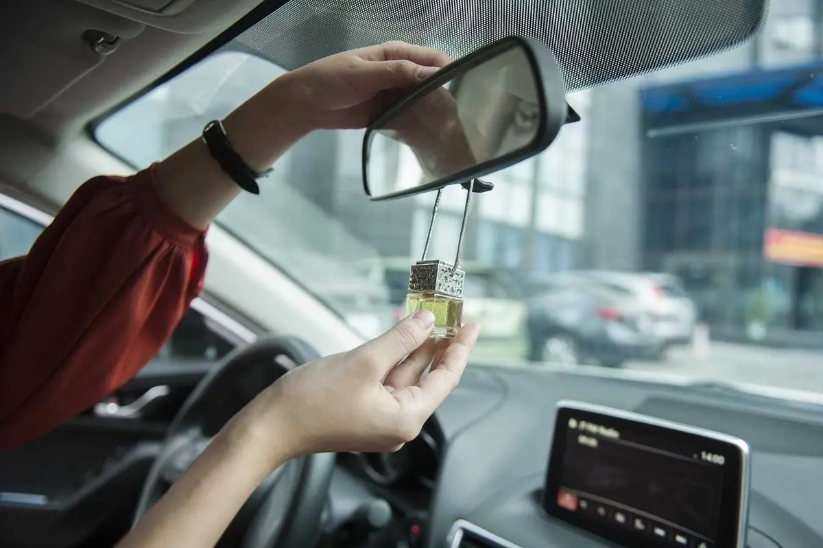 Khám phá tác dụng và cách sử dụng tinh dầu xe hơi