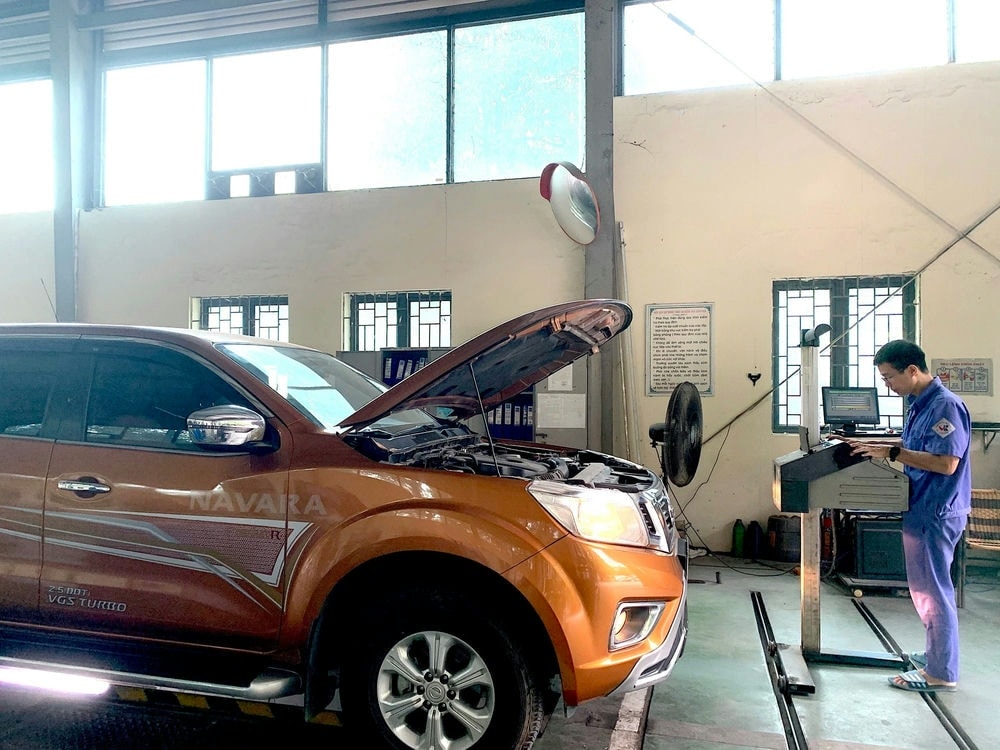 Dán decal xe có đăng kiểm được không? Có bị phạt không?