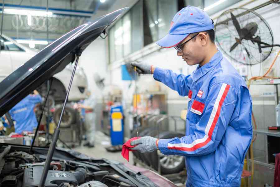 Giu_xe_luon_trong_trang_thai_tot_nhat_nho_viec_thay_nhot_dung_chuan