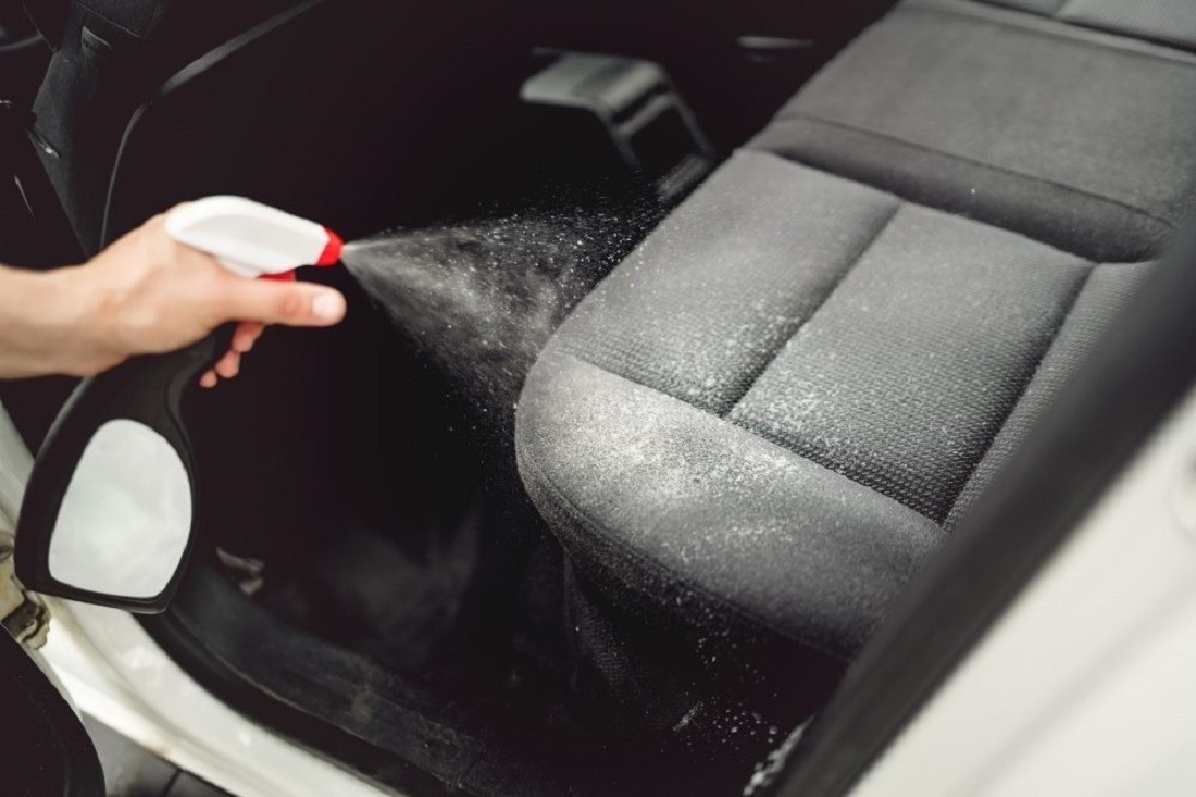 Mách bạn cách khử mùi da ô tô nhanh chóng và an toàn