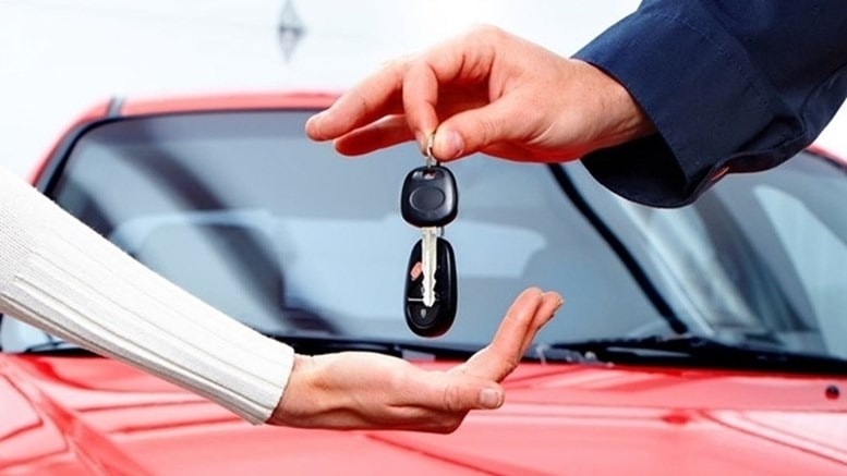 Sang tên xe ôtô khác tỉnh mất bao nhiêu tiền? Thủ tục là gì?