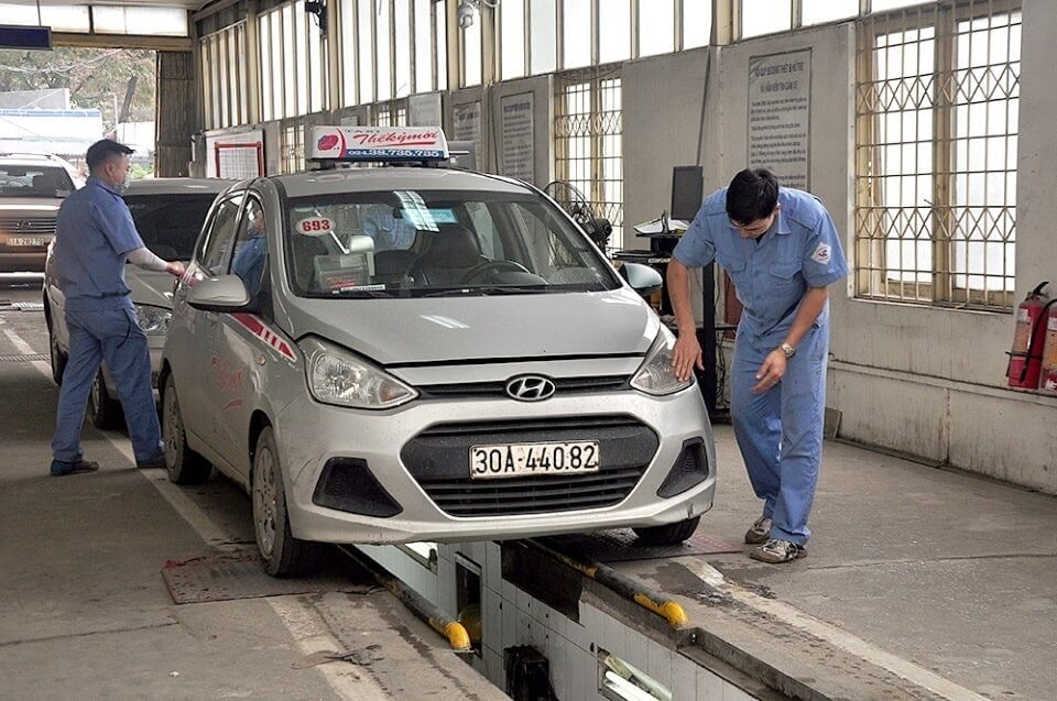 Thông tin chi tiết phí đăng kiểm và phí đường bộ xe 5 chỗ