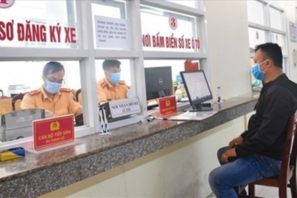 Thủ tục rút hồ sơ gốc xe ô tô như thế nào? Phí bao nhiêu?