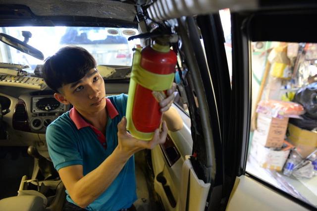 Bỏ quy định trang bị bình chữa cháy ô tô: Thực hư và giải pháp an toàn