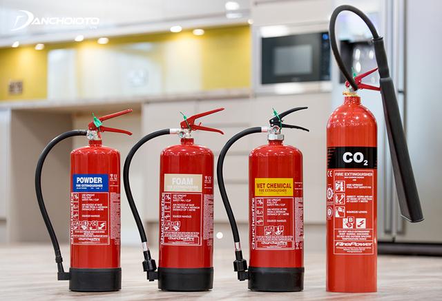 Cách lưu trữ và sử dụng bình chữa cháy ô tô trong mùa nắng nóng