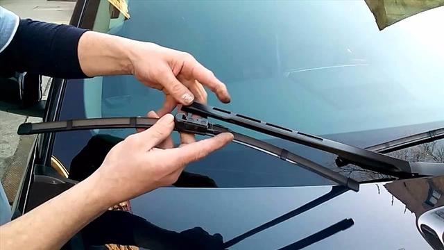 Hướng dẫn cách thay gạt mưa ô tô
