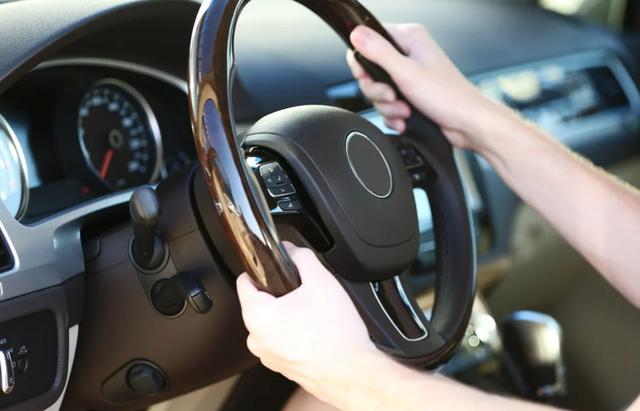 Cải thiện trải nghiệm lái xe với bọc vô lăng chất lượng cao